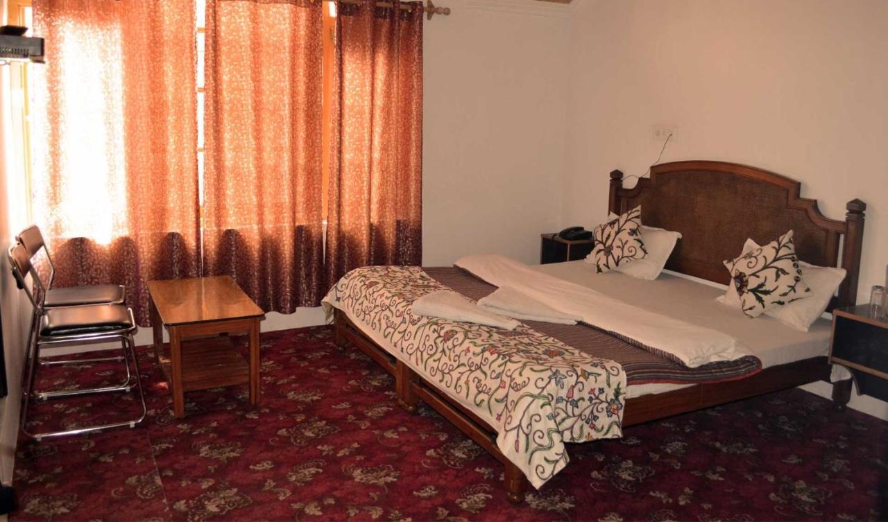 Hotel Al Azrah Srinagar  Exterior photo